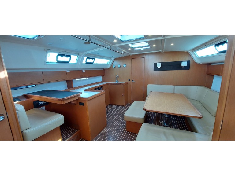 Yacht hire Olbia cheap Cruiser 51
