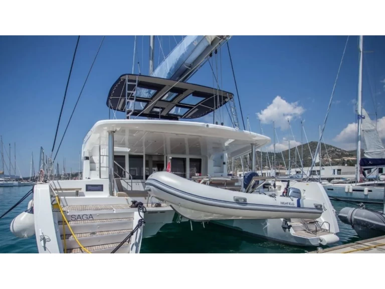 Charter a Lagoon Lagoon 52 F in Lefkáda on Samboat