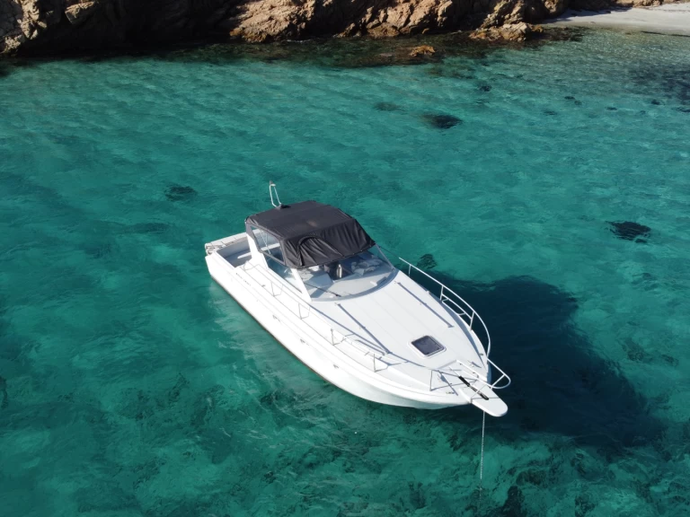 Charter a Monchi craft Sedan  in Palau on Samboat