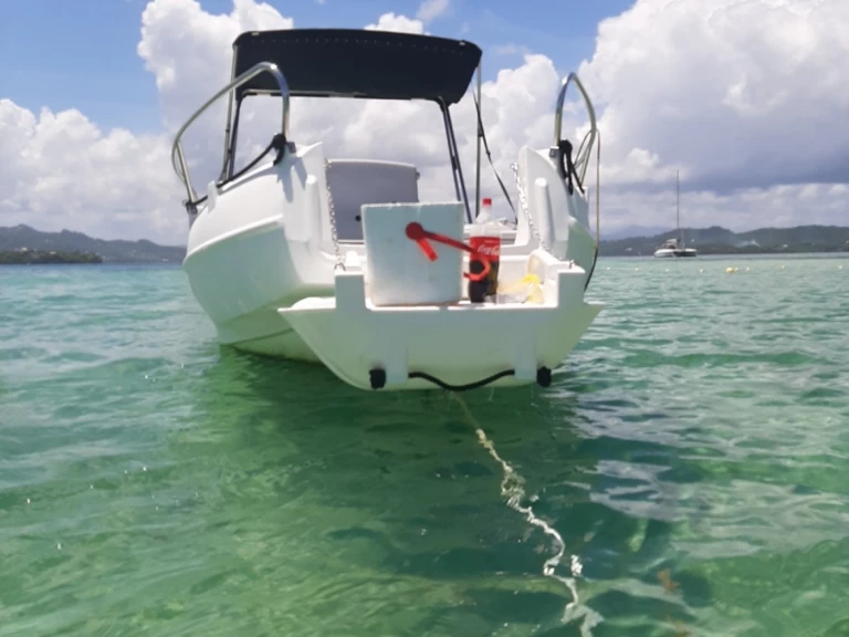 Yacht hire Le François cheap Whaly 500