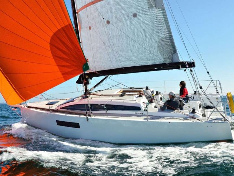 Yacht hire Larmor-Plage cheap RM 970