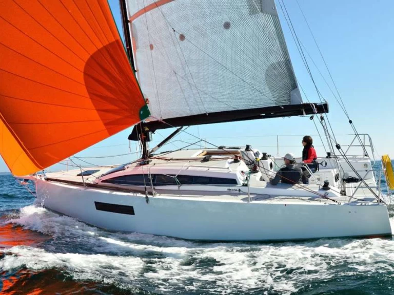 Yacht hire Larmor-Plage cheap RM 970