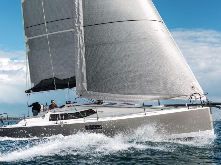 Hire Sailboat with or without skipper Bavaria Larmor-Plage