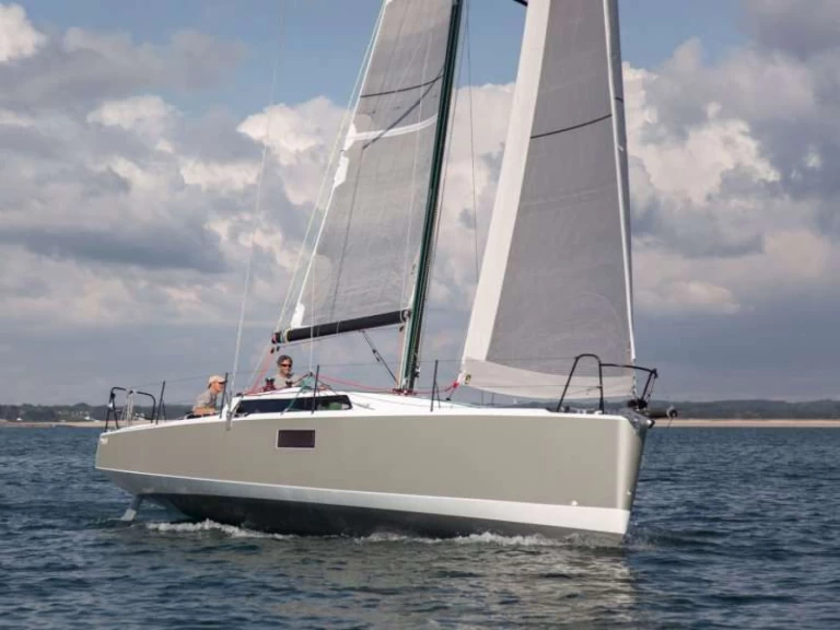 Hire Sailboat Bavaria with a boat licence