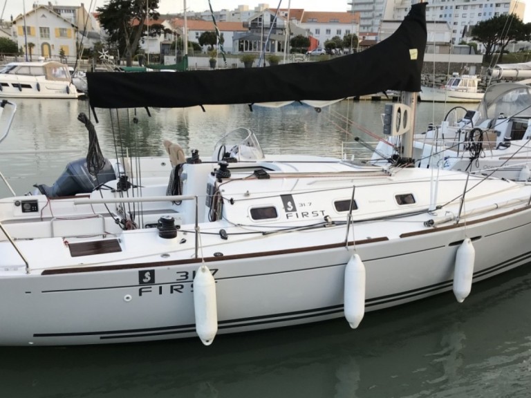 Sailboat to hire Larmor-Plage at the best price
