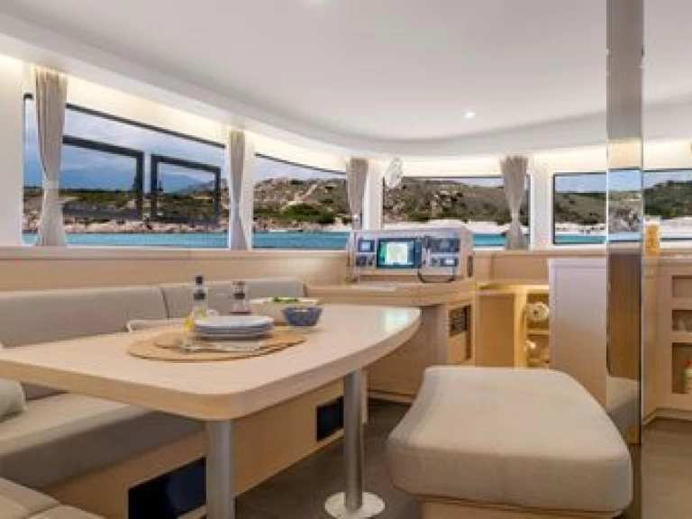 Hire Catamaran with or without skipper Lagoon Hyères