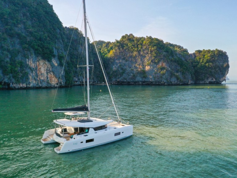Charter a Lagoon Lagoon 42 Millenium in Hyères on Samboat