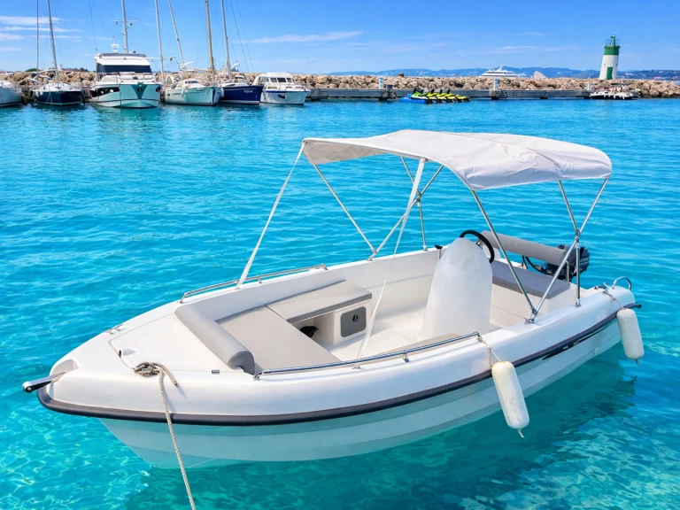 Hire Motorboat Karel with a boat licence