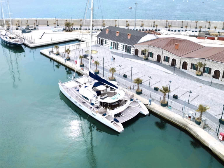 Hire Catamaran PROUT with a boat licence