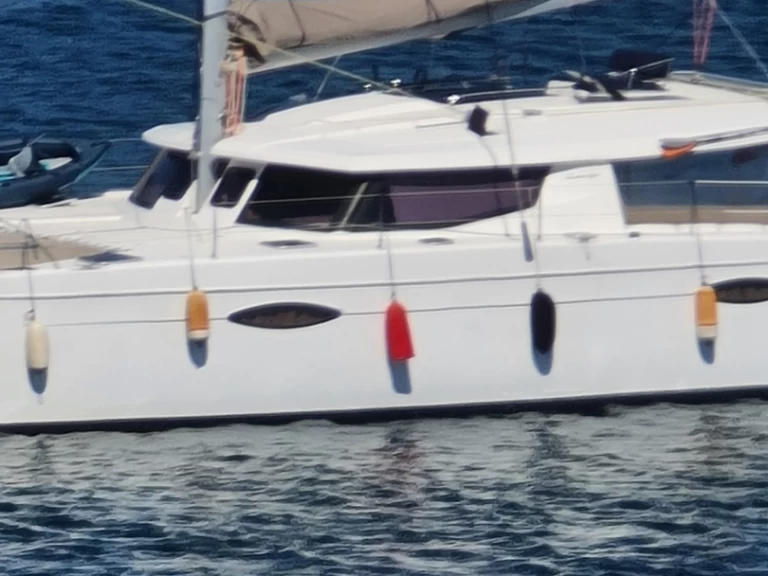 Hire Catamaran with or without skipper Fountaine Pajot Canet-en-Roussillon