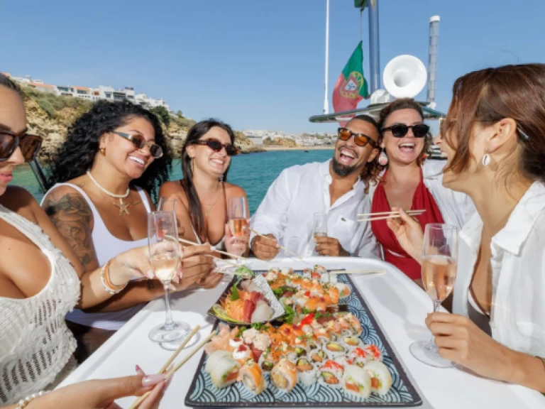 Hire a Fountaine Pajot Maryland 37 Vilamoura