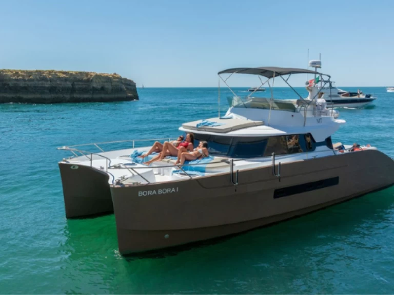 Hire Luxury Yacht with or without skipper Fountaine Pajot Vilamoura