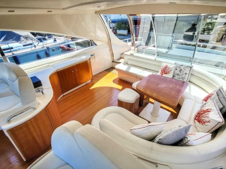 Charter a Pershing Pershing 65 in Portofino on Samboat