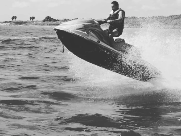 Hire a Yamaha Yamaha VX Torre Vado