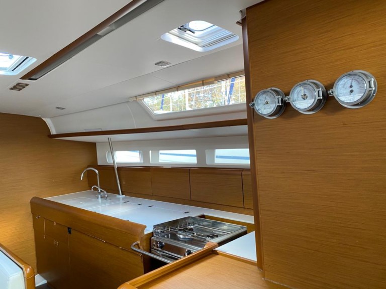 Hire Sailboat with or without skipper Jeanneau Palma de Mallorca