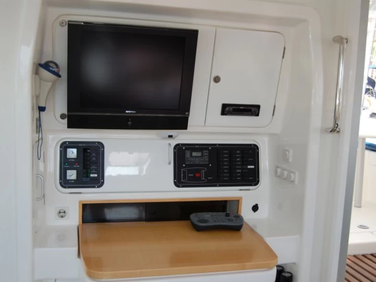 Yacht hire Palma de Mallorca cheap Voyage 440