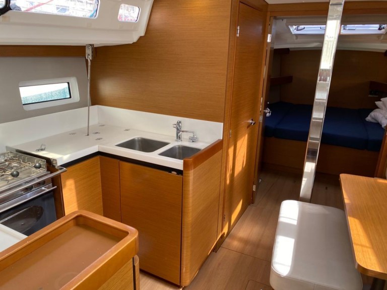 Yacht hire Las Galletas cheap Sun Odyssey 440