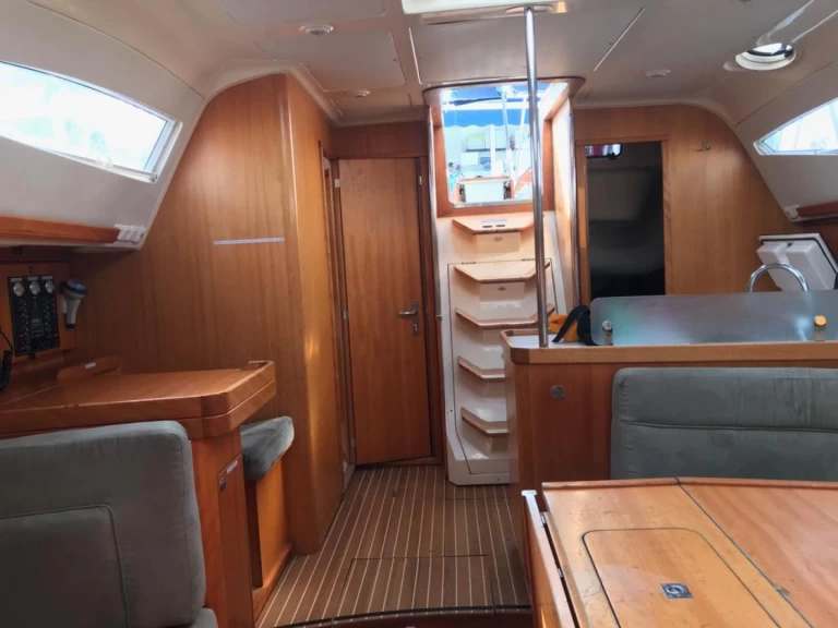 Charter a Elan Impression 434 in Palma de Mallorca on Samboat