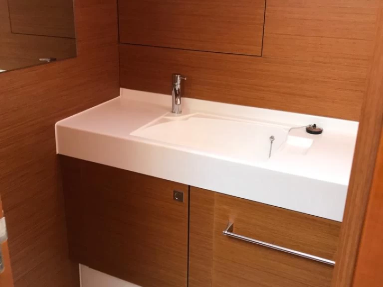 Hire a Jeanneau Sun Odyssey 519 Palmeira