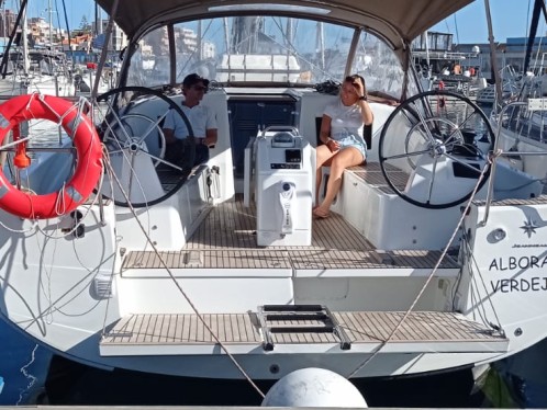 Hire Sailboat Jeanneau with a boat licence