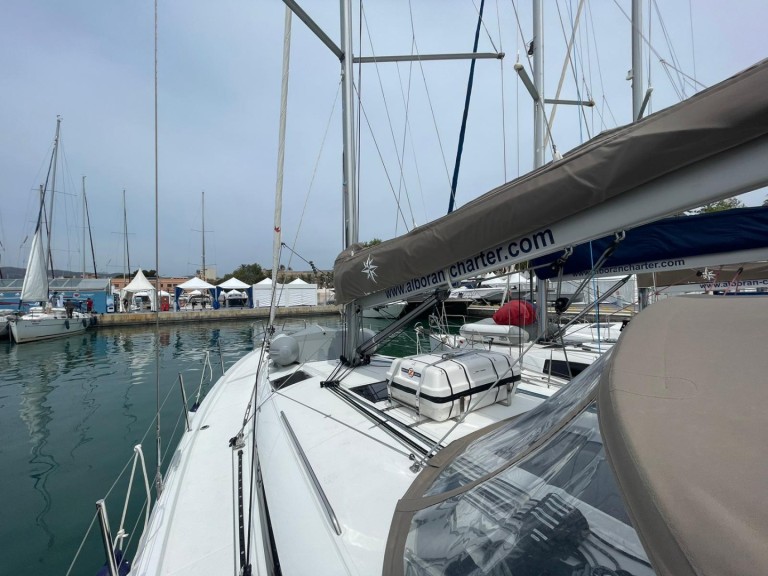 Sailboat hire in Palma de Mallorca - Jeanneau Sun Odyssey 440