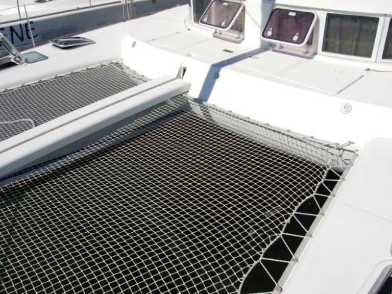 Hire Catamaran Lagoon with a boat licence