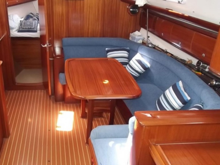 Charter a Bavaria Bavaria 38[G] in Alimos on Samboat