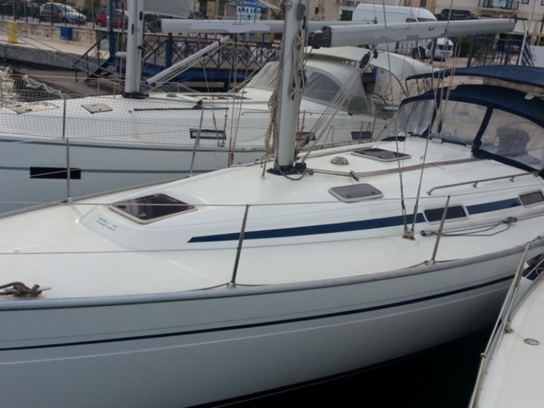 Hire Sailboat Bavaria with a boat licence