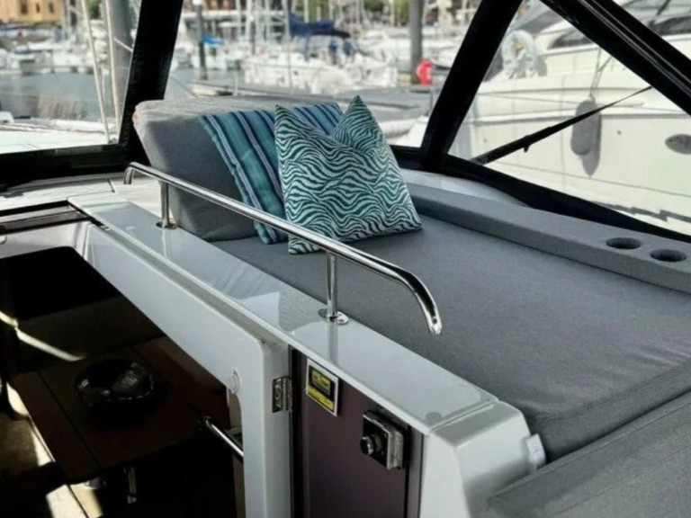 Sailboat hire in Alimos - Bénéteau Oceanis 51.1[G]