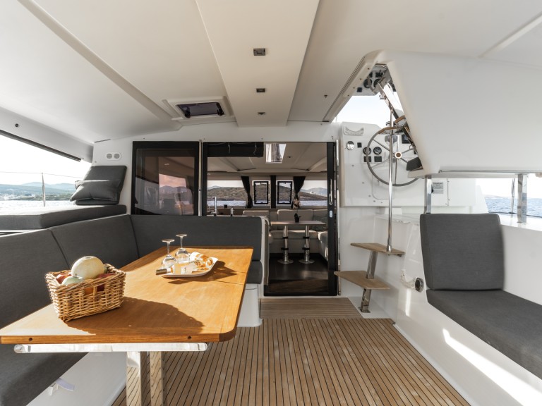 Charter a Fountaine Pajot Isla 40 in Lávrio on Samboat