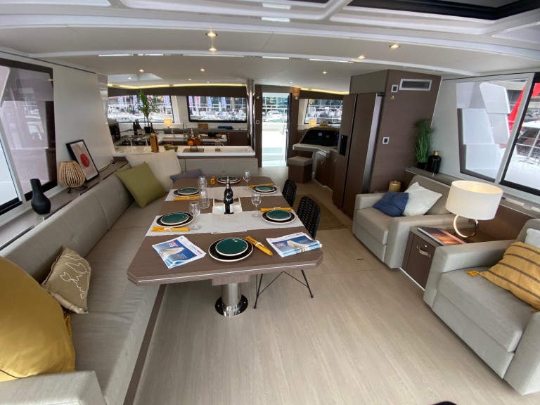 Yacht hire Olbia cheap Bali 5.4