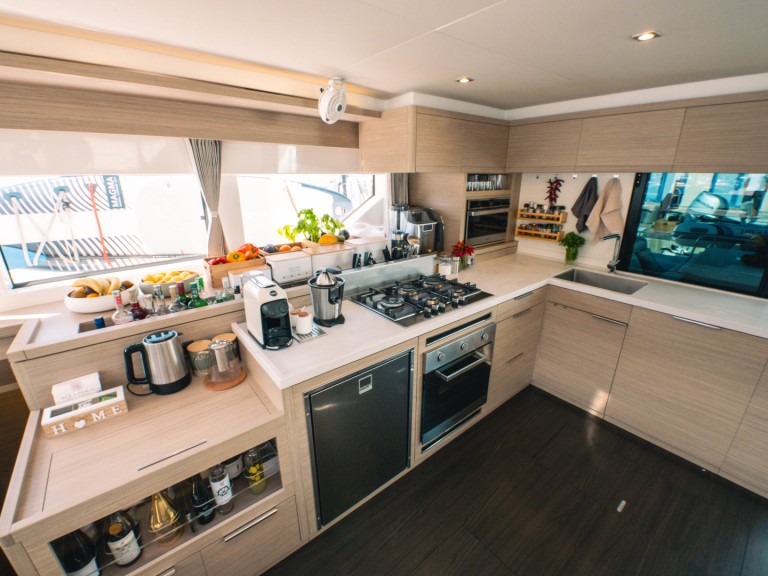 Yacht charter Capo d'Orlando - Lagoon Lagoon 55 on SamBoat