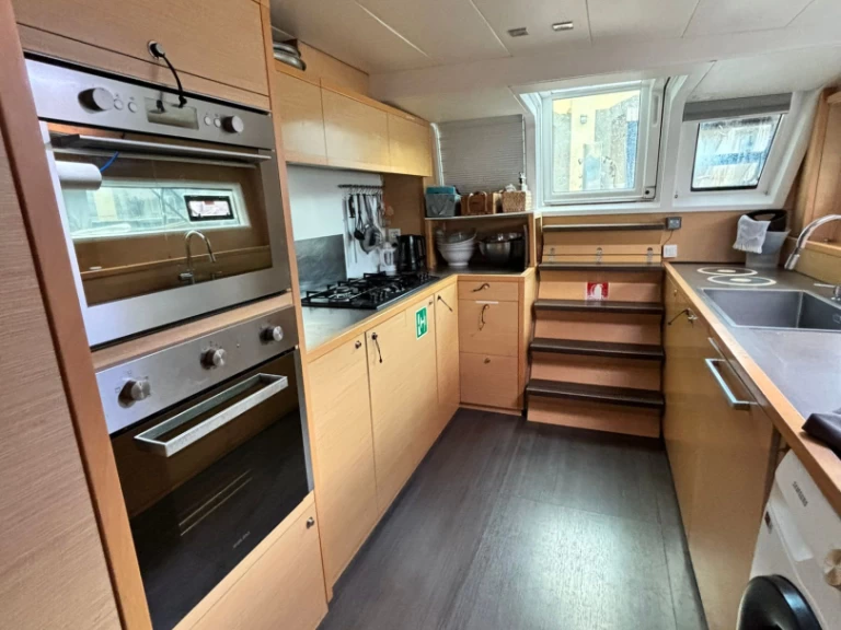 Charter a Lagoon Lagoon 620 in Capo d'Orlando on Samboat