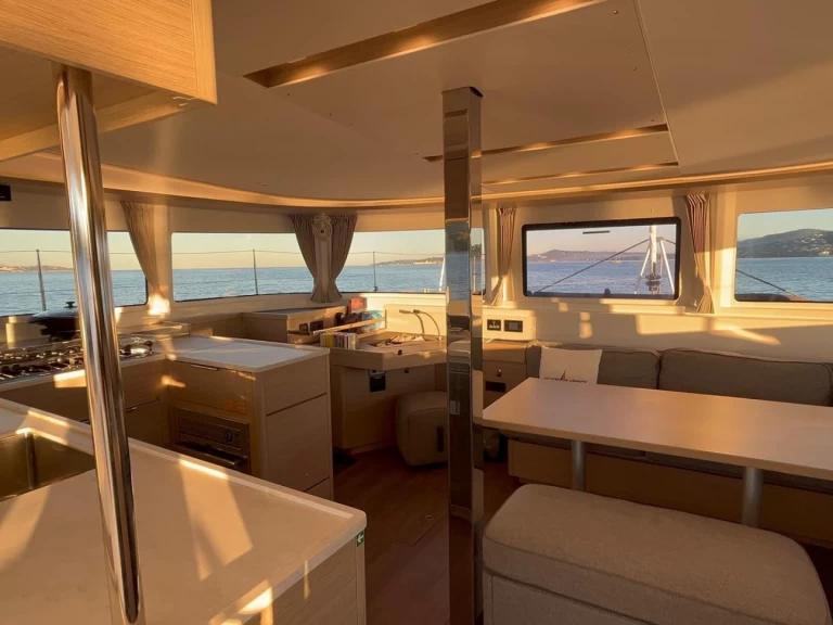 Yacht hire Port Grimaud cheap Lagoon 46
