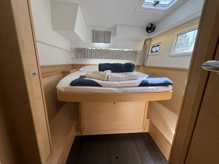 Yacht charter Nikiána - Lagoon Lagoon 42, 2020,  Air Condition, Generator, Water maker, Solar panel, Only with skipper, 2 SUP offered free on SamBoat