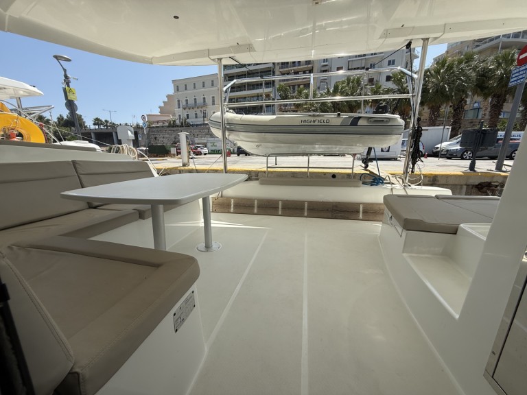 Hire Catamaran with or without skipper Lagoon Lefkáda