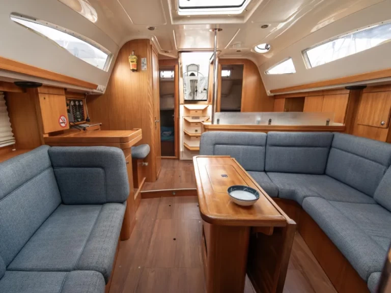 Hire a Elan Elan 384 Préveza