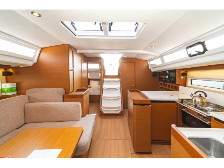 Hire a Jeanneau Sun Odyssey 440 Néa Péramos