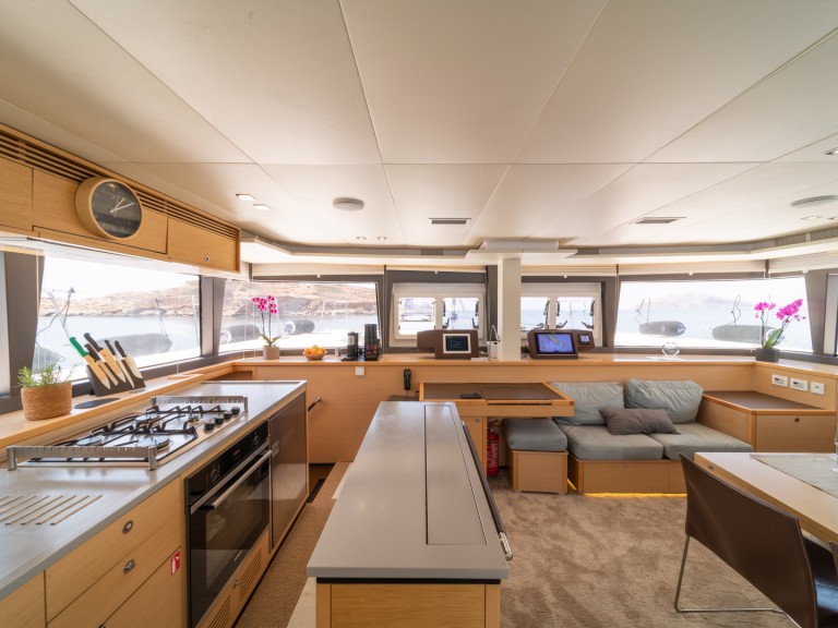 Hire Catamaran Lagoon with a boat licence