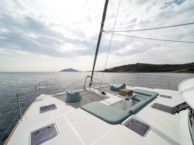 Catamaran to hire Néa Péramos at the best price