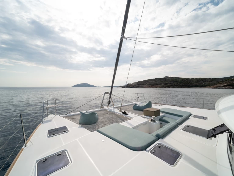 Catamaran to hire Néa Péramos at the best price