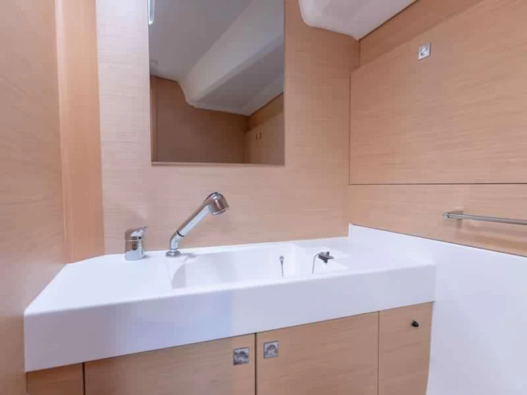 Sailboat to hire Pisticci at the best price