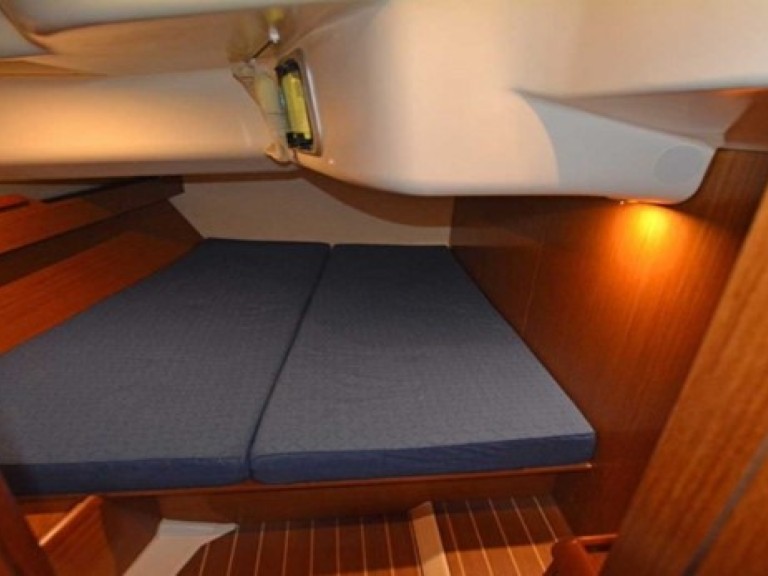 Yacht charter Pisticci - Jeanneau Sun Odyssey 49 on SamBoat