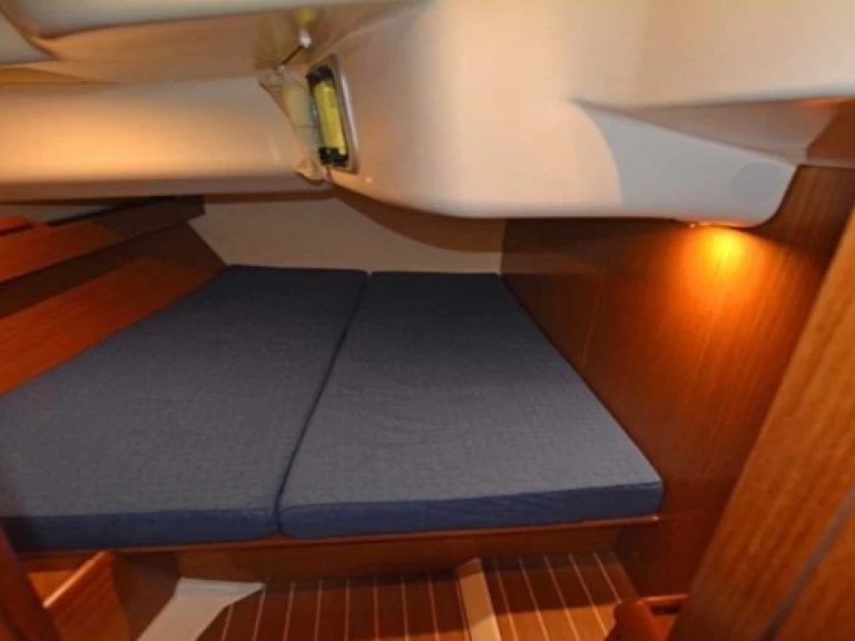 Yacht charter Pisticci - Jeanneau Sun Odyssey 49 on SamBoat