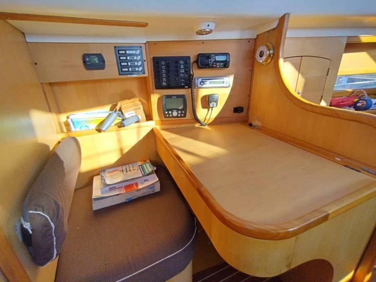 Yacht hire Saint-Quay-Portrieux cheap Wrighton - BI LOUP 30