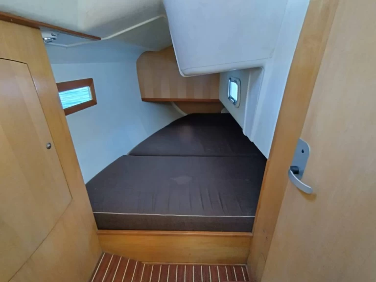 Sailboat hire in Saint-Quay-Portrieux -  Wrighton - BI LOUP 30