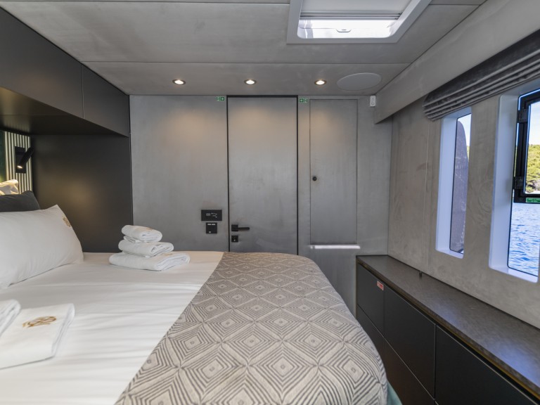 Yacht hire Tivat cheap Sunreef 60 (23)