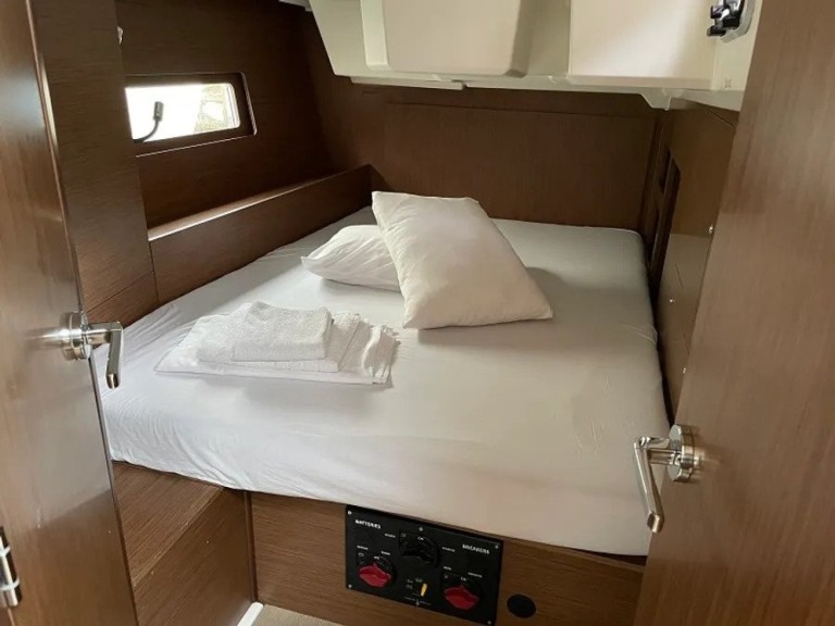 Bénéteau Oceanis 46.1 charter bareboat or skippered in  Pálairos