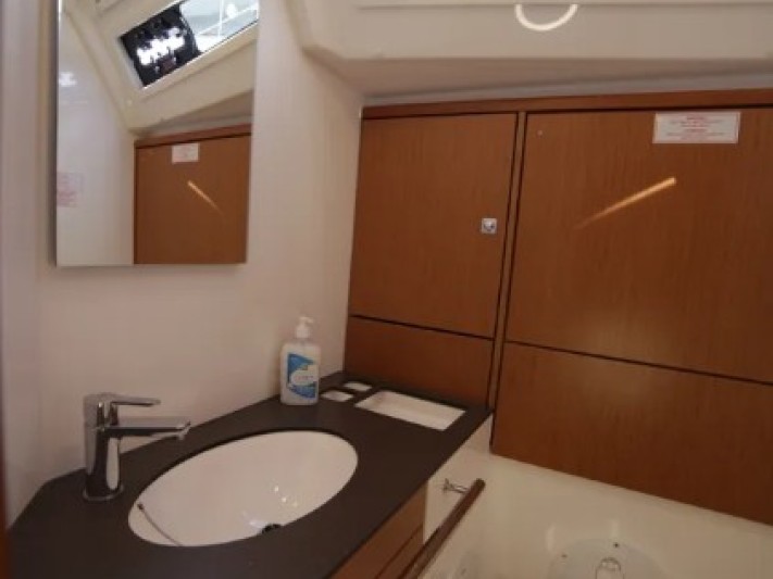 Sailboat to hire Orhaniye at the best price