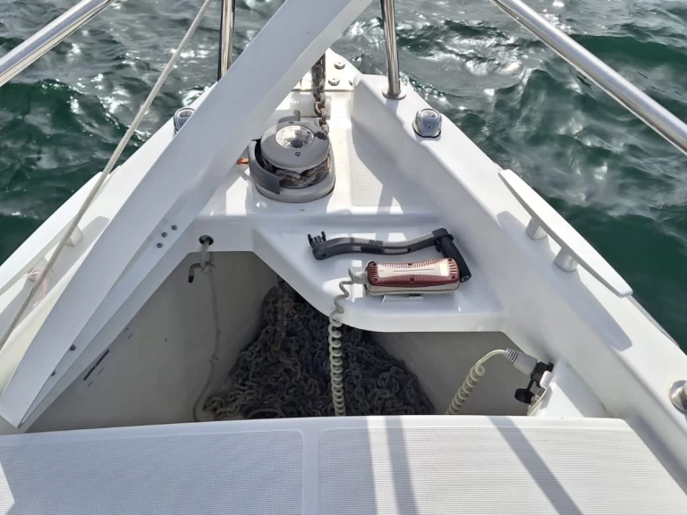 Hire Sailboat Jeanneau with a boat licence